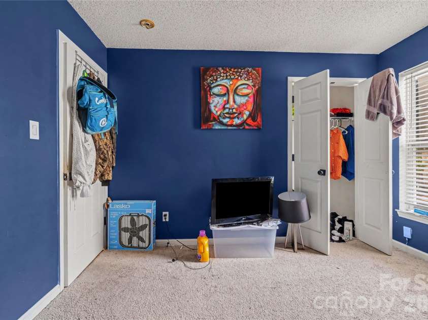 8030 Shiny Meadow Drive, Charlotte, NC 28215.  MLS# CAR4433617, YatesRealty ID 57370. 