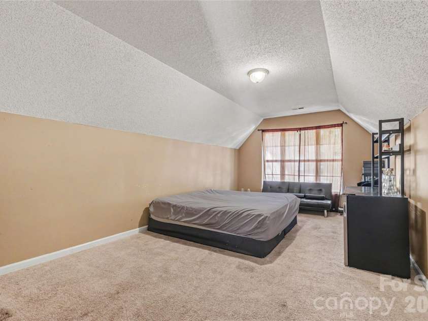 8030 Shiny Meadow Drive, Charlotte, NC 28215.  MLS# CAR4433617, YatesRealty ID 57370. 
