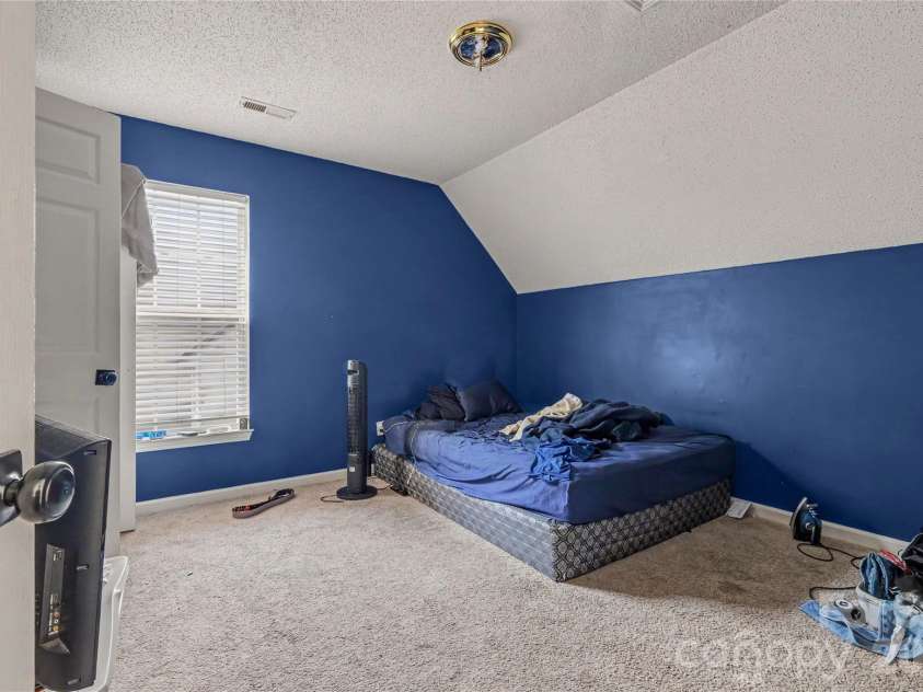 8030 Shiny Meadow Drive, Charlotte, NC 28215.  MLS# CAR4433617, YatesRealty ID 57370. 