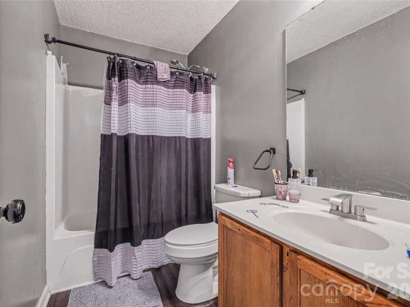 8030 Shiny Meadow Drive, Charlotte, NC 28215.  MLS# CAR4433617, YatesRealty ID 57370. 