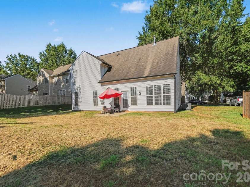 8030 Shiny Meadow Drive, Charlotte, NC 28215.  MLS# CAR4433617, YatesRealty ID 57370. 