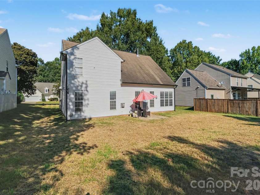 8030 Shiny Meadow Drive, Charlotte, NC 28215.  MLS# CAR4433617, YatesRealty ID 57370. 
