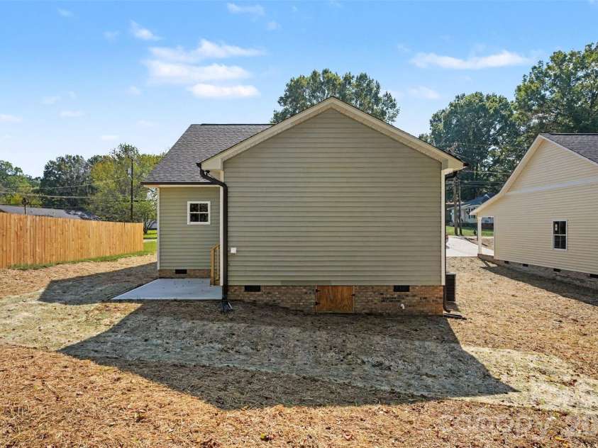 902 8th Street, Kannapolis, NC 28081.  MLS# CAR4426633, YatesRealty ID 57375. Back yard