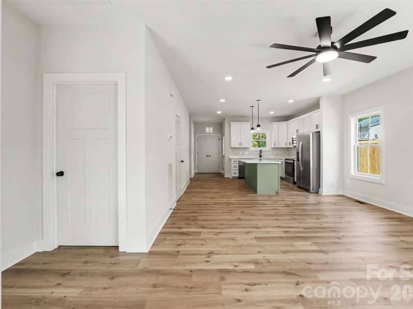 902 8th Street, Kannapolis, NC 28081.  MLS# CAR4426633, YatesRealty ID 57375. Open concept