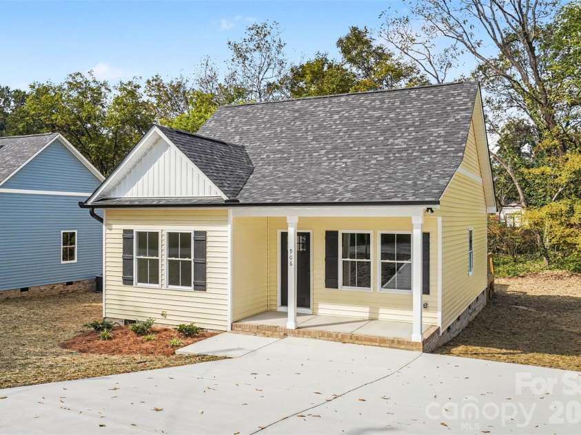 906 8th Street, Kannapolis, NC 28081.  MLS# CAR4426632, YatesRealty ID 57376. 906 W 8th St!