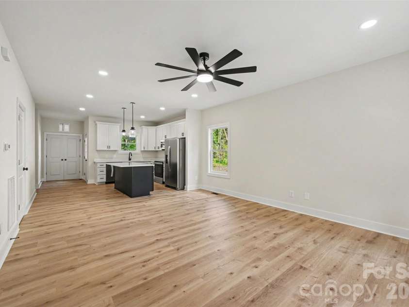 910 8th Street, Kannapolis, NC 28081.  MLS# CAR4426631, YatesRealty ID 57377. 