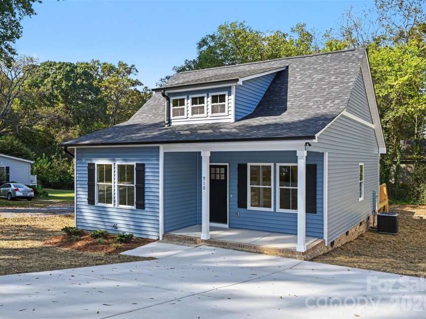 910 8th Street, Kannapolis, NC 28081.  MLS# CAR4426631, YatesRealty ID 57377. 910 W 8th St!