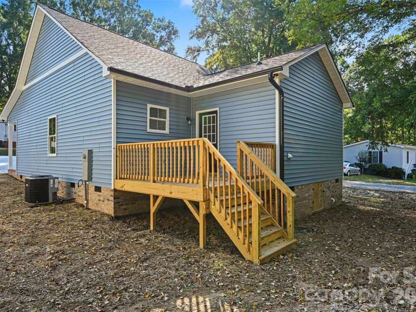 910 8th Street, Kannapolis, NC 28081.  MLS# CAR4426631, YatesRealty ID 57377. Back deck