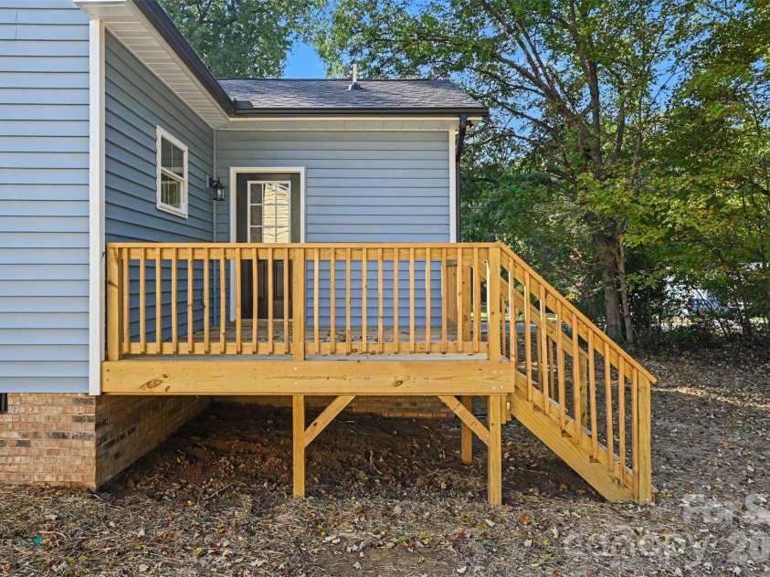 910 8th Street, Kannapolis, NC 28081.  MLS# CAR4426631, YatesRealty ID 57377. Back deck