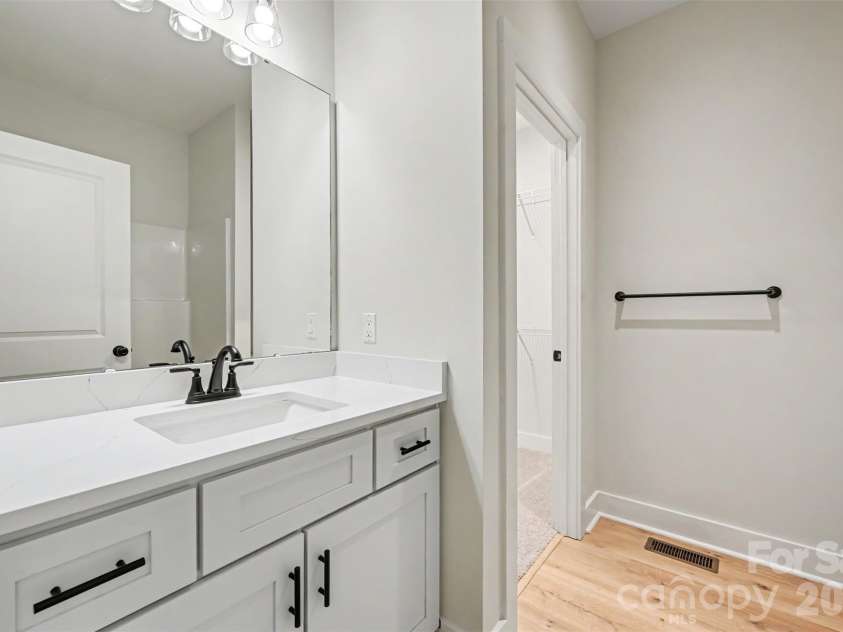 910 8th Street, Kannapolis, NC 28081.  MLS# CAR4426631, YatesRealty ID 57377. Primary bathroom ensuite 2