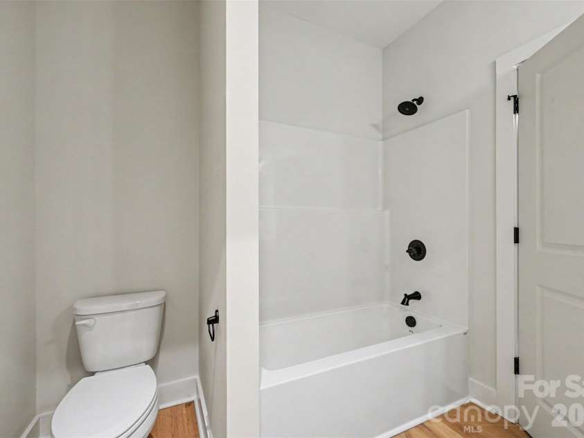 910 8th Street, Kannapolis, NC 28081.  MLS# CAR4426631, YatesRealty ID 57377. Primary bathroom ensuite 2