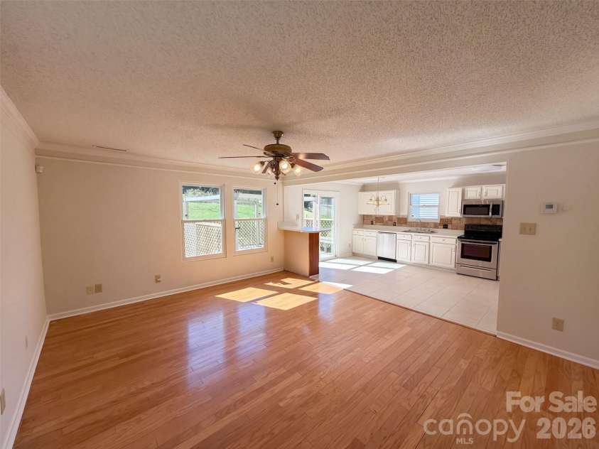 6807 Wandering Creek Drive, Charlotte, NC 28216.  MLS# CAR4435743, YatesRealty ID 57378. 
