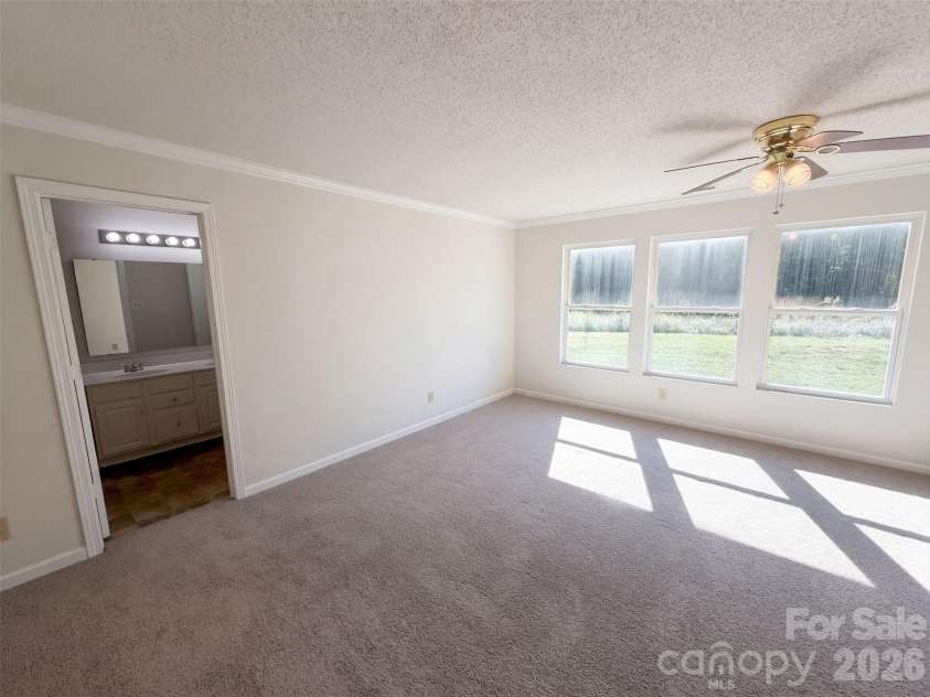 6807 Wandering Creek Drive, Charlotte, NC 28216.  MLS# CAR4435743, YatesRealty ID 57378. 
