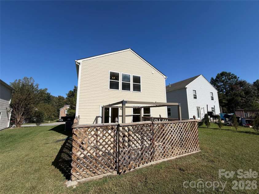 6807 Wandering Creek Drive, Charlotte, NC 28216.  MLS# CAR4435743, YatesRealty ID 57378. 