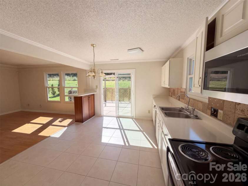 6807 Wandering Creek Drive, Charlotte, NC 28216.  MLS# CAR4435743, YatesRealty ID 57378. 