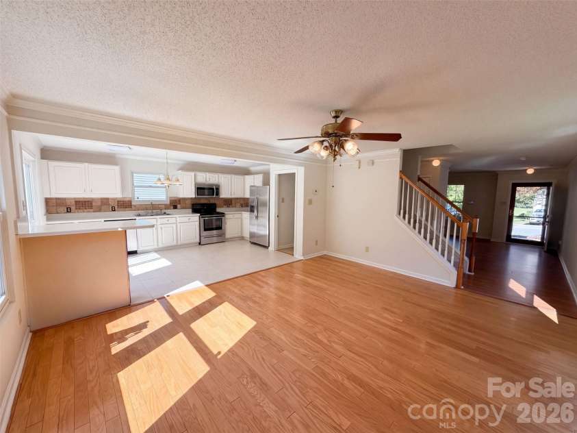 6807 Wandering Creek Drive, Charlotte, NC 28216.  MLS# CAR4435743, YatesRealty ID 57378. 