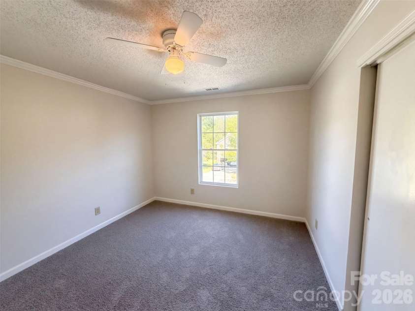 6807 Wandering Creek Drive, Charlotte, NC 28216.  MLS# CAR4435743, YatesRealty ID 57378. 