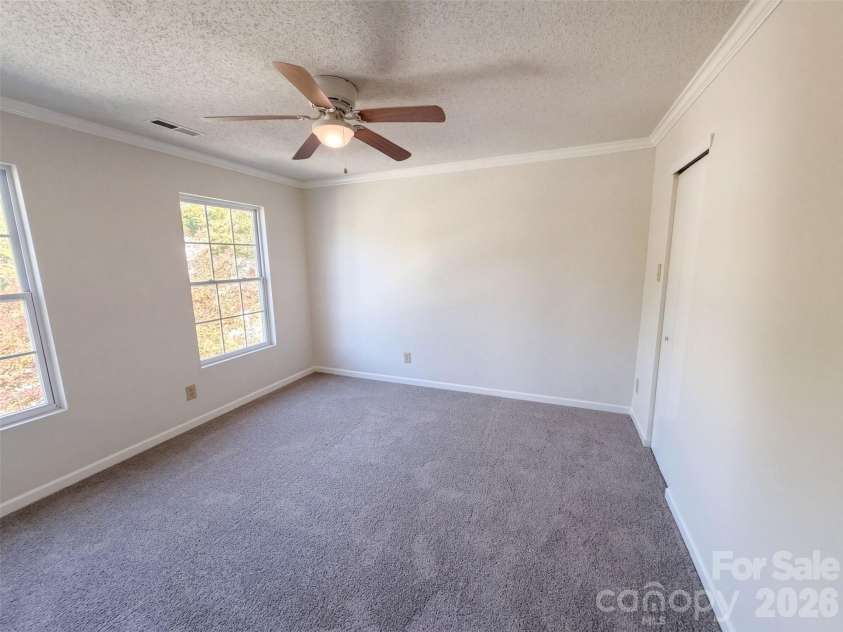 6807 Wandering Creek Drive, Charlotte, NC 28216.  MLS# CAR4435743, YatesRealty ID 57378. 