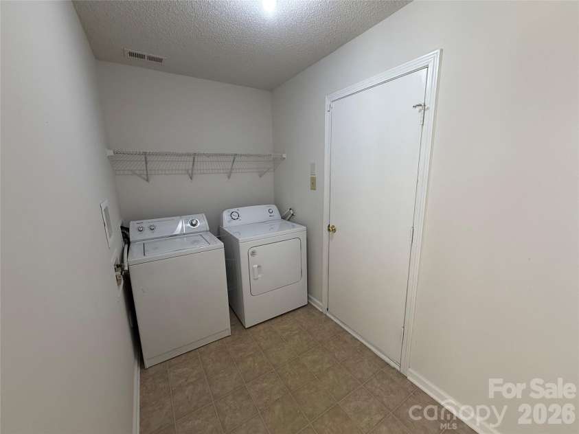 6807 Wandering Creek Drive, Charlotte, NC 28216.  MLS# CAR4435743, YatesRealty ID 57378. 