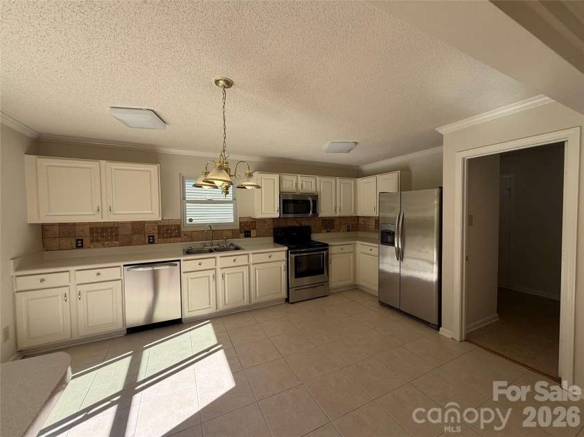 6807 Wandering Creek Drive, Charlotte, NC 28216.  MLS# CAR4435743, YatesRealty ID 57378. 