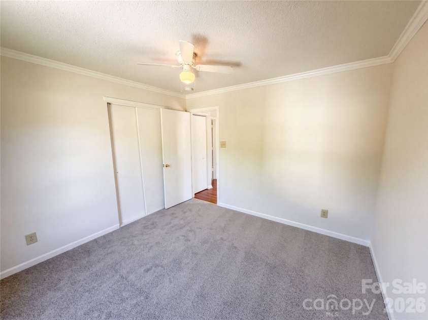 6807 Wandering Creek Drive, Charlotte, NC 28216.  MLS# CAR4435743, YatesRealty ID 57378. 
