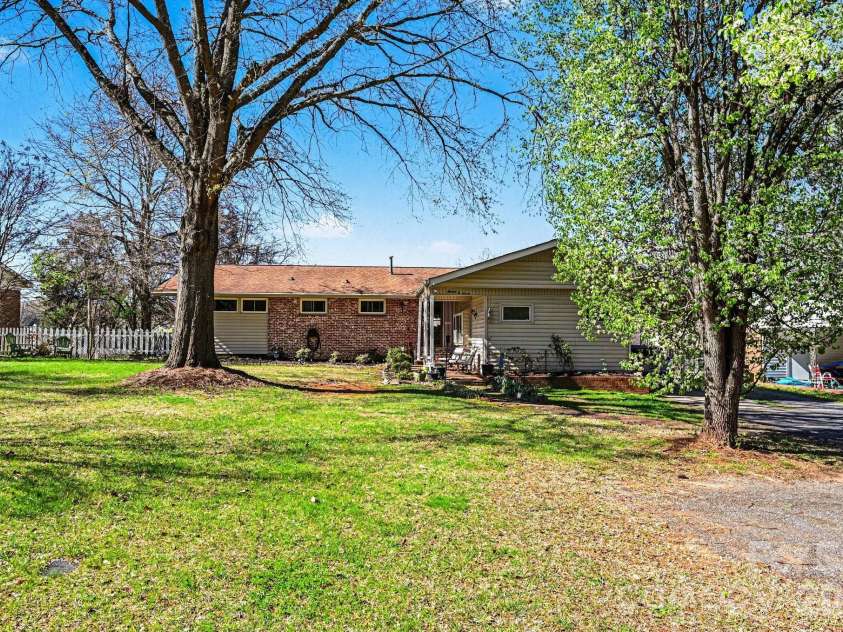 1107 Crestfield Drive, Lancaster, SC 29720.  MLS# CAR4357192, YatesRealty ID 5738. 