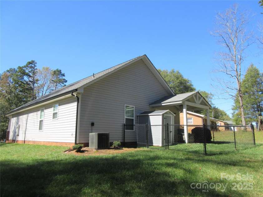 4986 6th Street, Catawba, NC 28609.  MLS# CAR4193086, YatesRealty ID 5738. 