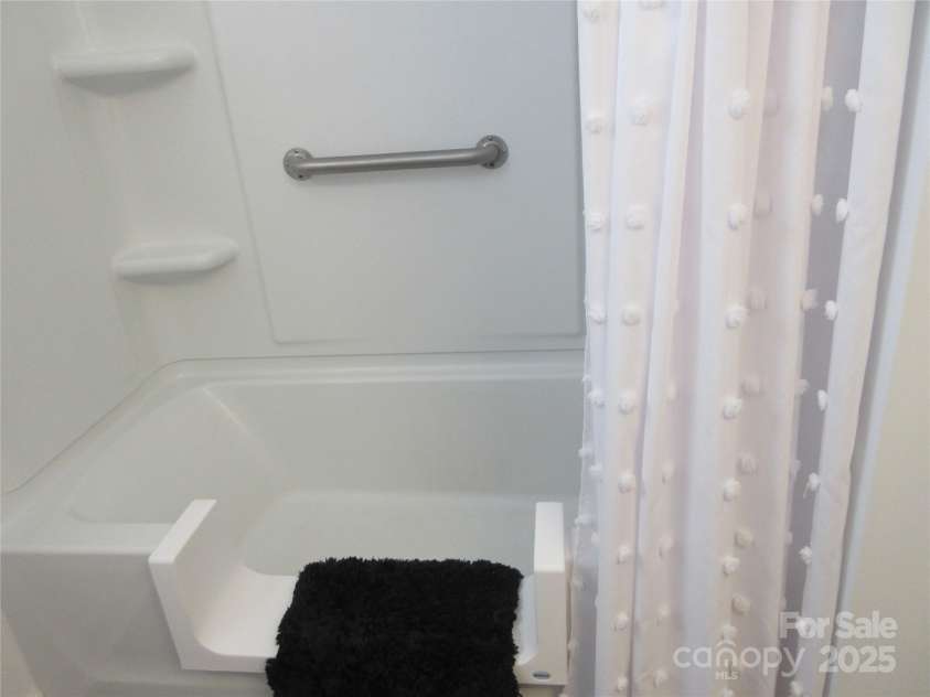 4986 6th Street, Catawba, NC 28609.  MLS# CAR4193086, YatesRealty ID 5738. Primary on-suite tub shower