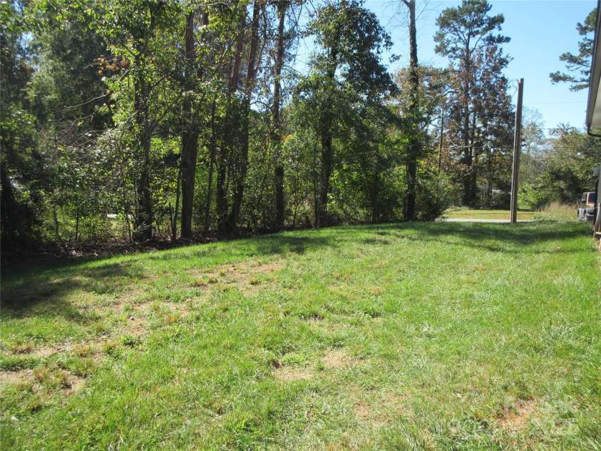 4986 6th Street, Catawba, NC 28609.  MLS# CAR4193086, YatesRealty ID 5738. Side Yard