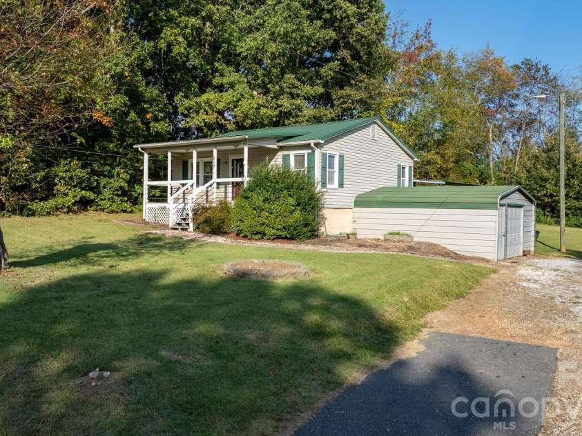 617 Hawthorne Street, Hudson, NC 28638.  MLS# CAR4435748, YatesRealty ID 57383. 