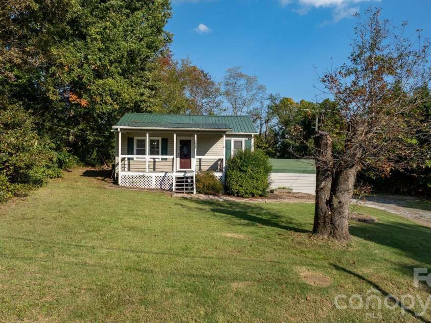 617 Hawthorne Street, Hudson, NC 28638.  MLS# CAR4435748, YatesRealty ID 57383. 