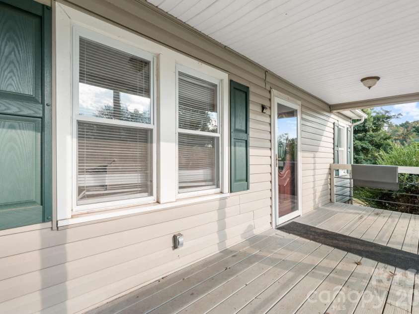 617 Hawthorne Street, Hudson, NC 28638.  MLS# CAR4435748, YatesRealty ID 57383. 