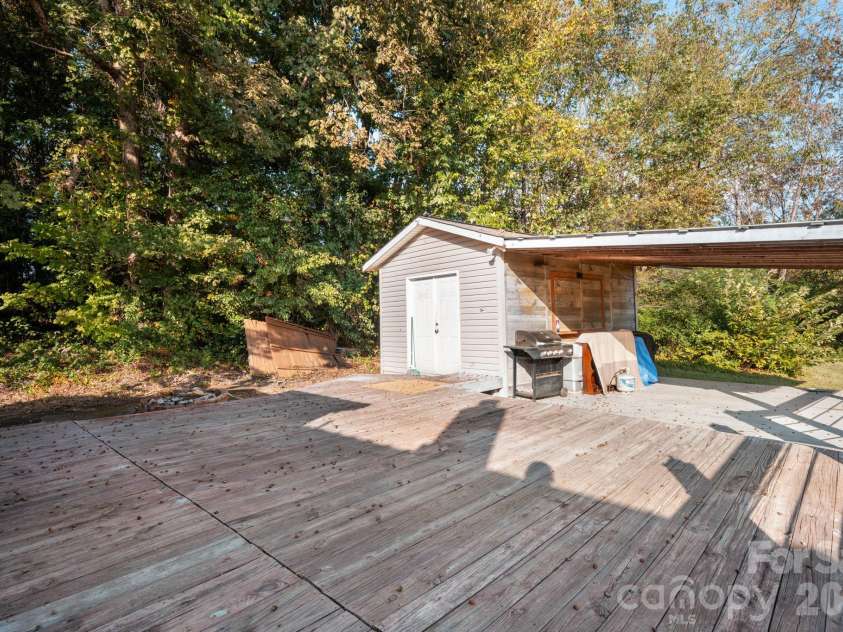 617 Hawthorne Street, Hudson, NC 28638.  MLS# CAR4435748, YatesRealty ID 57383. 