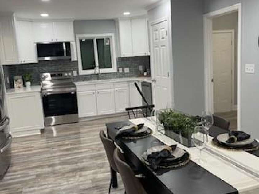 5717 Ruth Drive, Charlotte, NC 28215.  MLS# CAR4435760, YatesRealty ID 57388. Kitchen Dining Combination, very Spacious