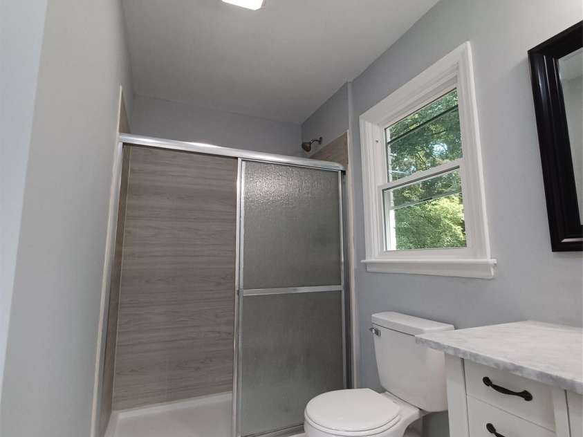 5717 Ruth Drive, Charlotte, NC 28215.  MLS# CAR4435760, YatesRealty ID 57388. Primary Bath