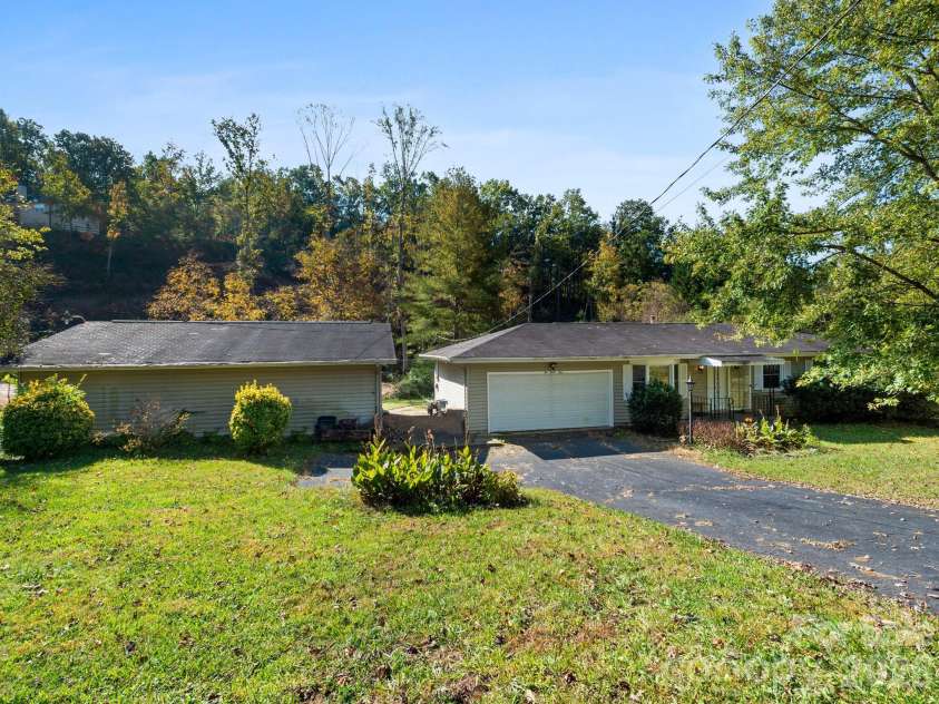 239 Baird Cove Road, Asheville, NC 28804.  MLS# CAR4434380, YatesRealty ID 57389. 