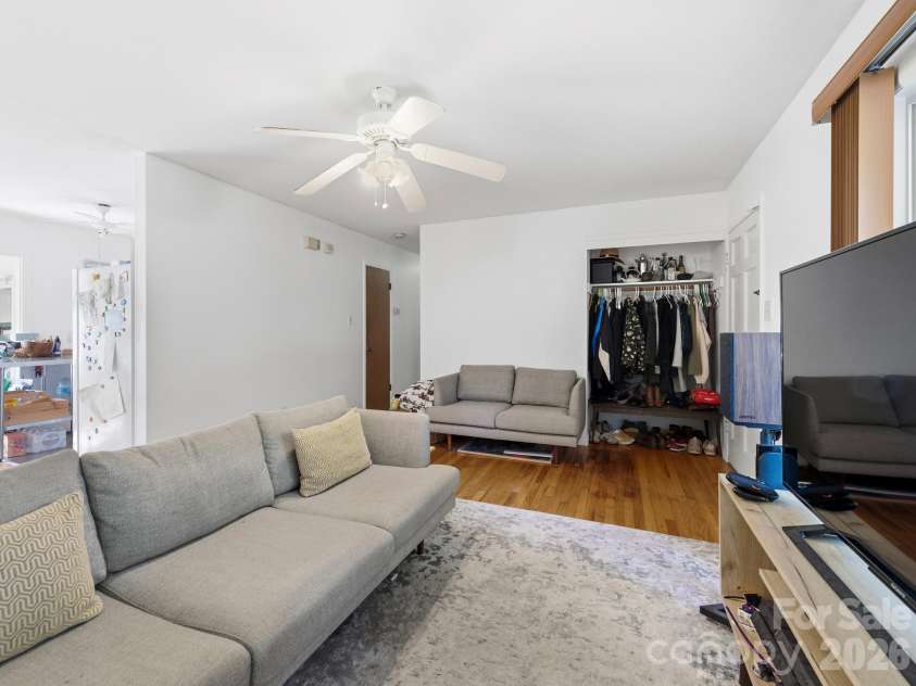 239 Baird Cove Road, Asheville, NC 28804.  MLS# CAR4434380, YatesRealty ID 57389. 