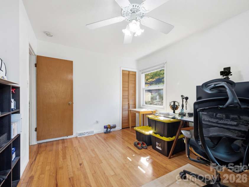 239 Baird Cove Road, Asheville, NC 28804.  MLS# CAR4434380, YatesRealty ID 57389. 