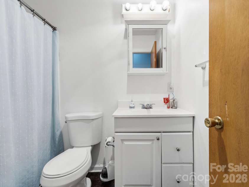239 Baird Cove Road, Asheville, NC 28804.  MLS# CAR4434380, YatesRealty ID 57389. Full bath in hall