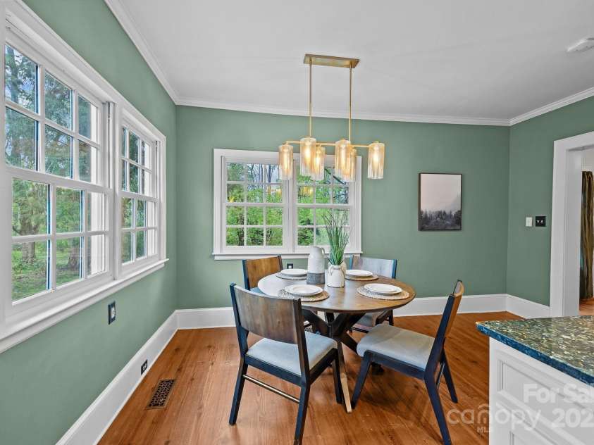 740 Woodlawn Avenue, Mount Holly, NC 28120.  MLS# CAR4244621, YatesRealty ID 5739. Breakfast area offers loads of natural light!