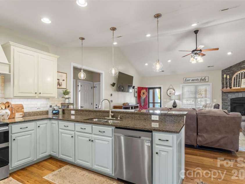 410 Timberland Drive, Marion, NC 28752.  MLS# CAR4435762, YatesRealty ID 57390. 