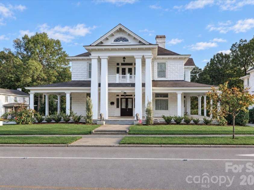 403 Front Street, Statesville, NC 28677.  MLS# CAR4430672, YatesRealty ID 57391. 