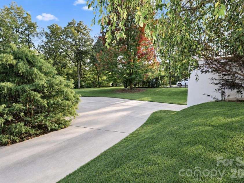 403 Front Street, Statesville, NC 28677.  MLS# CAR4430672, YatesRealty ID 57391. Circle Drive