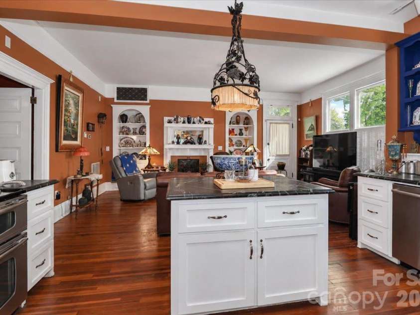 403 Front Street, Statesville, NC 28677.  MLS# CAR4430672, YatesRealty ID 57391. Kitchen