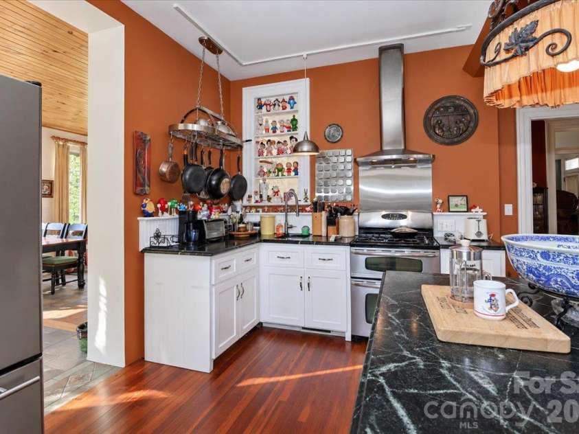 403 Front Street, Statesville, NC 28677.  MLS# CAR4430672, YatesRealty ID 57391. Kitchen