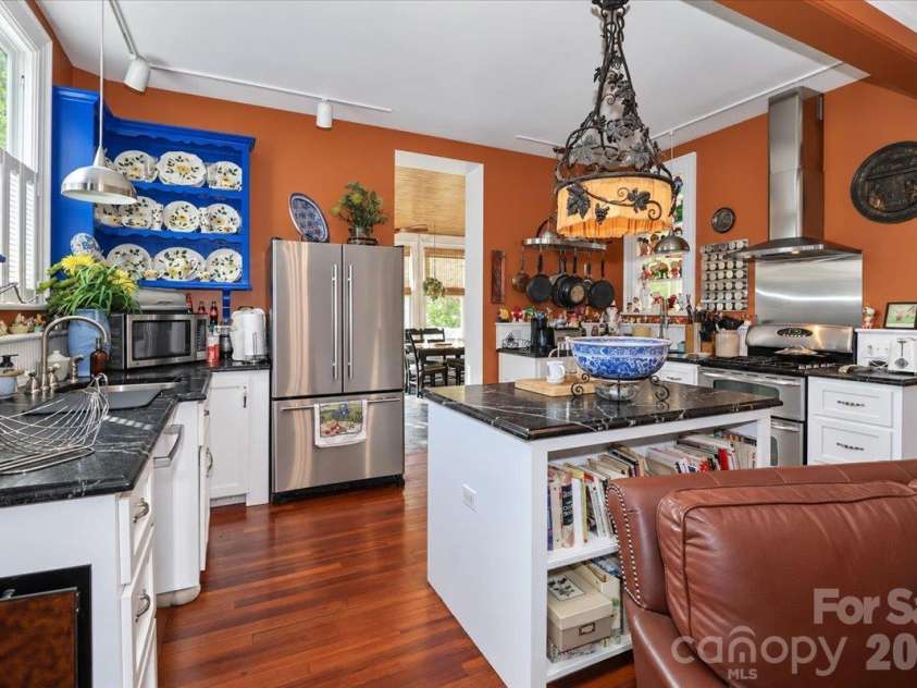 403 Front Street, Statesville, NC 28677.  MLS# CAR4430672, YatesRealty ID 57391. Kitchen