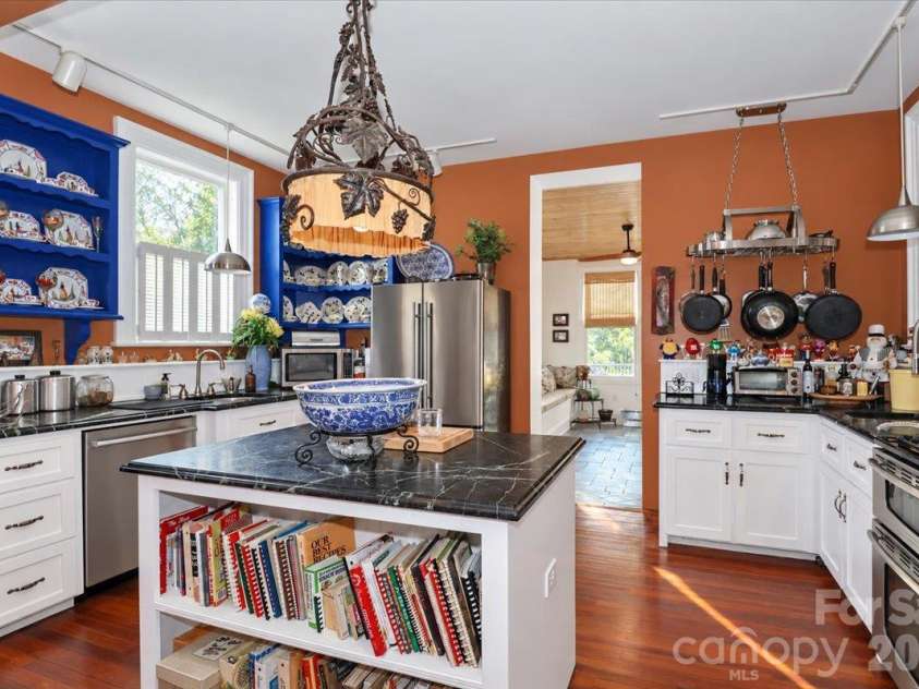 403 Front Street, Statesville, NC 28677.  MLS# CAR4430672, YatesRealty ID 57391. Kitchen