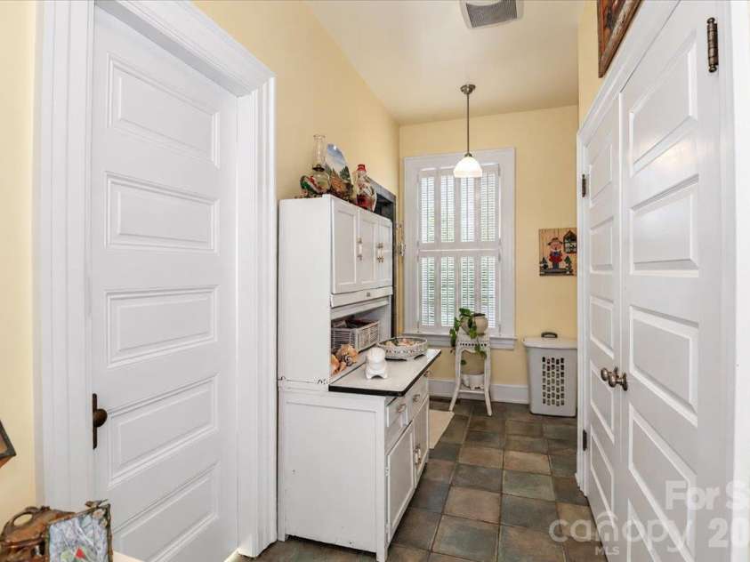 403 Front Street, Statesville, NC 28677.  MLS# CAR4430672, YatesRealty ID 57391. Laundry Area - Main Floor