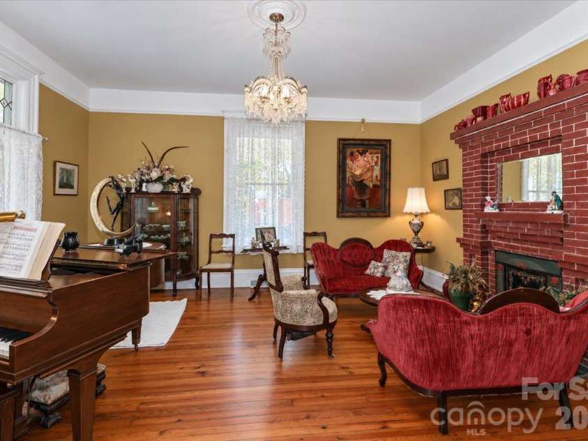 403 Front Street, Statesville, NC 28677.  MLS# CAR4430672, YatesRealty ID 57391. Parlor