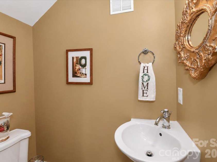403 Front Street, Statesville, NC 28677.  MLS# CAR4430672, YatesRealty ID 57391. Powder Room